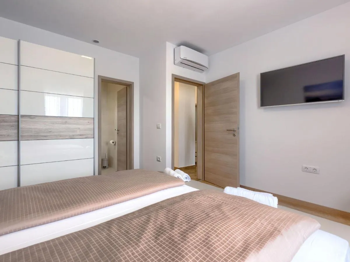Holiday Home Villa Dora By Interhome Pola