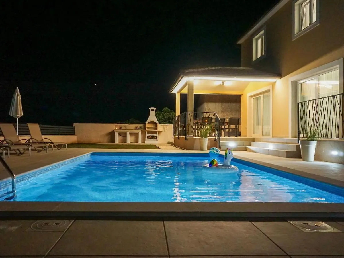 Holiday Home Villa Dora By Interhome Pola