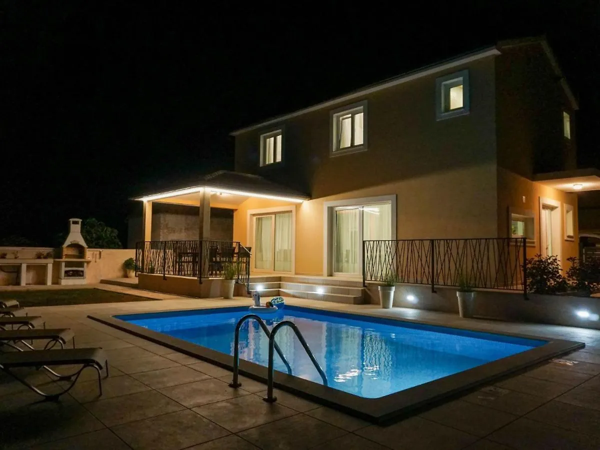 Holiday Home Villa Dora By Interhome Pula 0*,